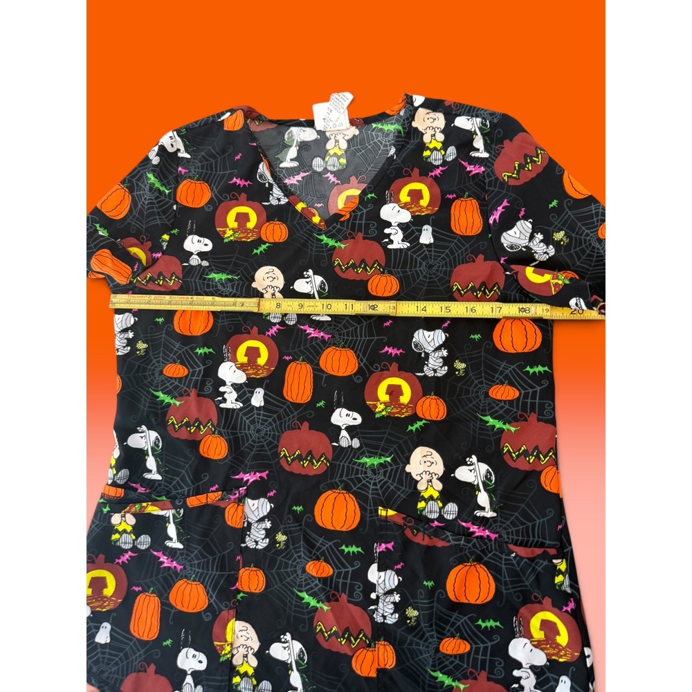 Peanuts Halloween Scrub Top Snoopy Charlie Brown Pumpkins Black V-Neck Small - Picture 5 of 8